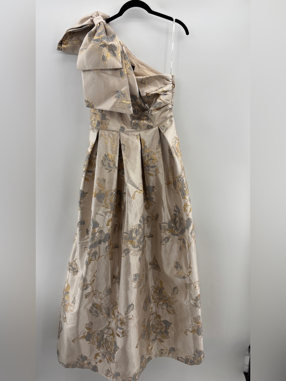 Donna Karan One-Shoulder Bow Ball Gown - Picture 6 of 10